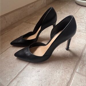 Gianni Bini Black Leather Pumps